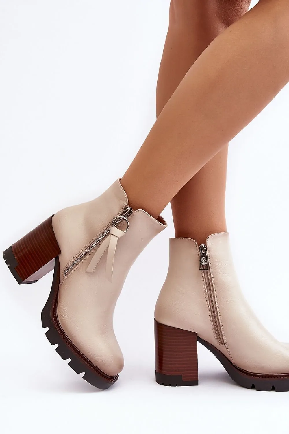 Heel boots Step in style