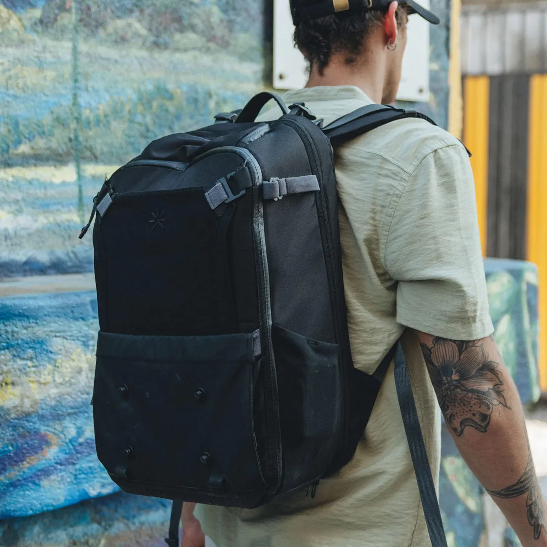 Hive Backpack Core Black   3 Accessories