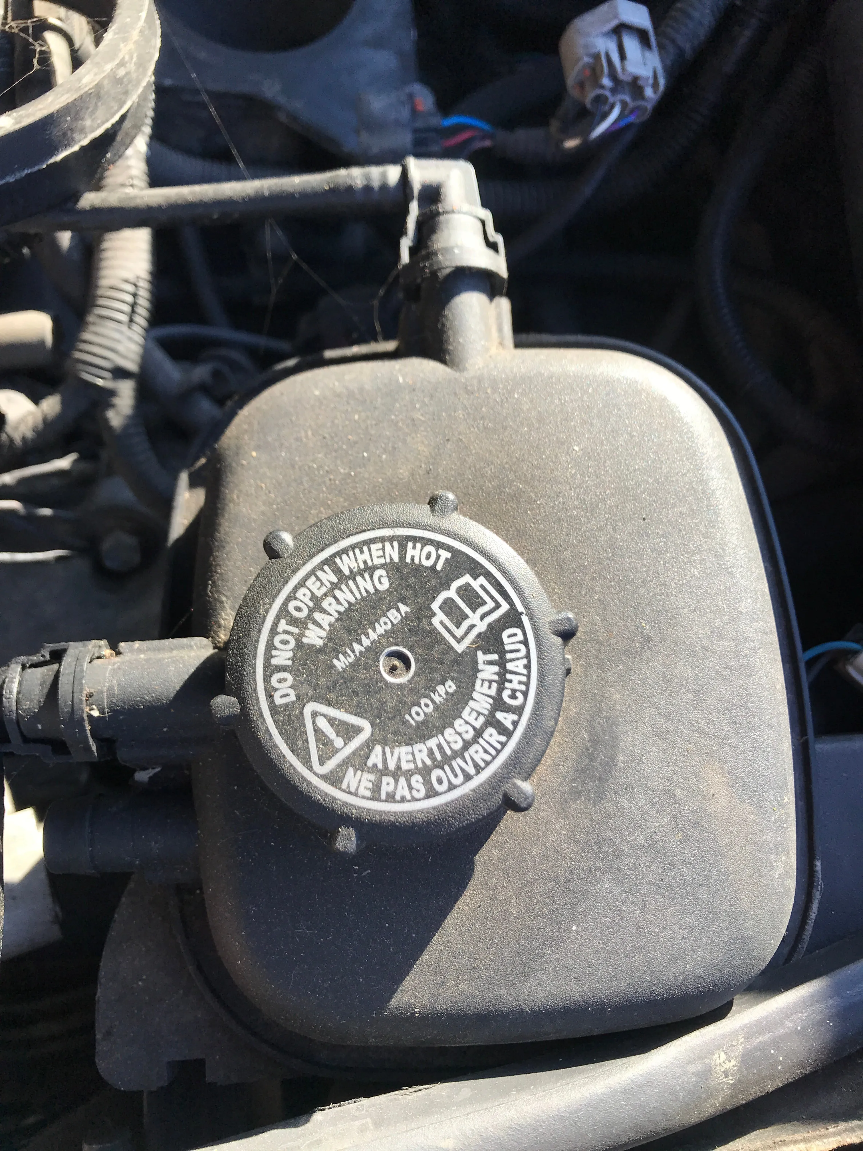 Jaguar X308 XJ8 V8 coolant expansion tank