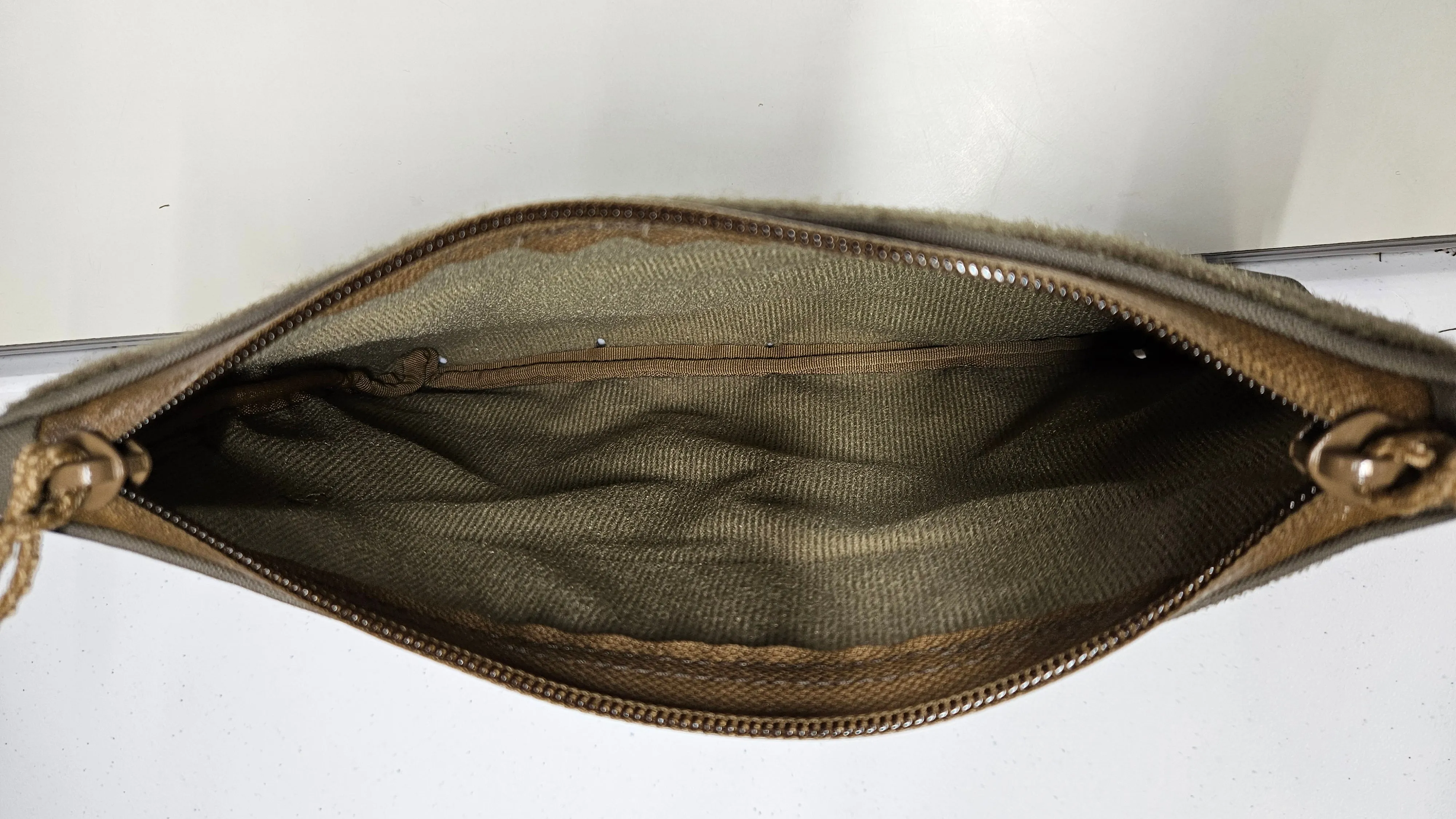 Kangaroo Pocket Pouch