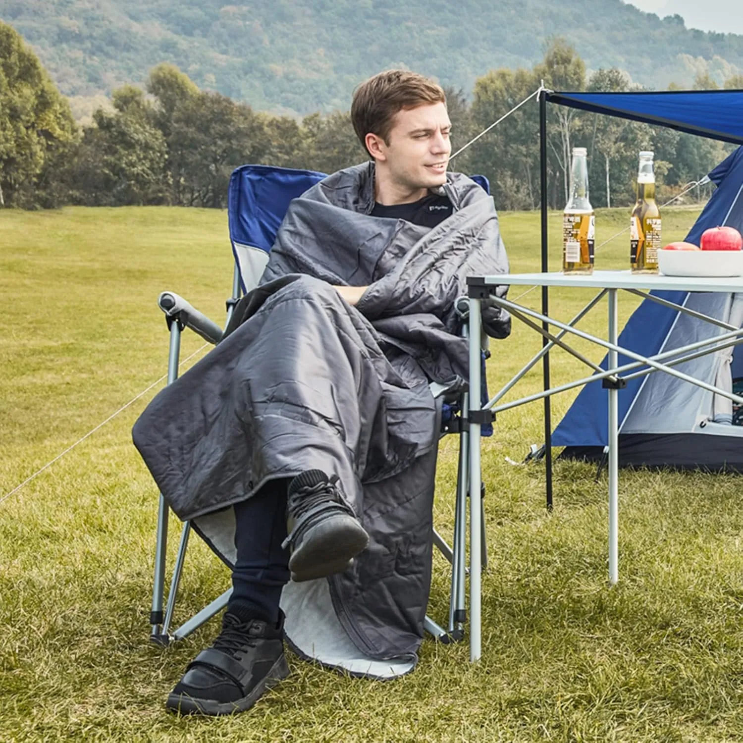 KingCamp Outdoor Blanket Waterproof Stadium Blanket Beach Blanket Sandproof Cold Weather Camping Insulated Blanket for Outdoor Picnic Grass Park Concert Sports Machine Washable Fleece