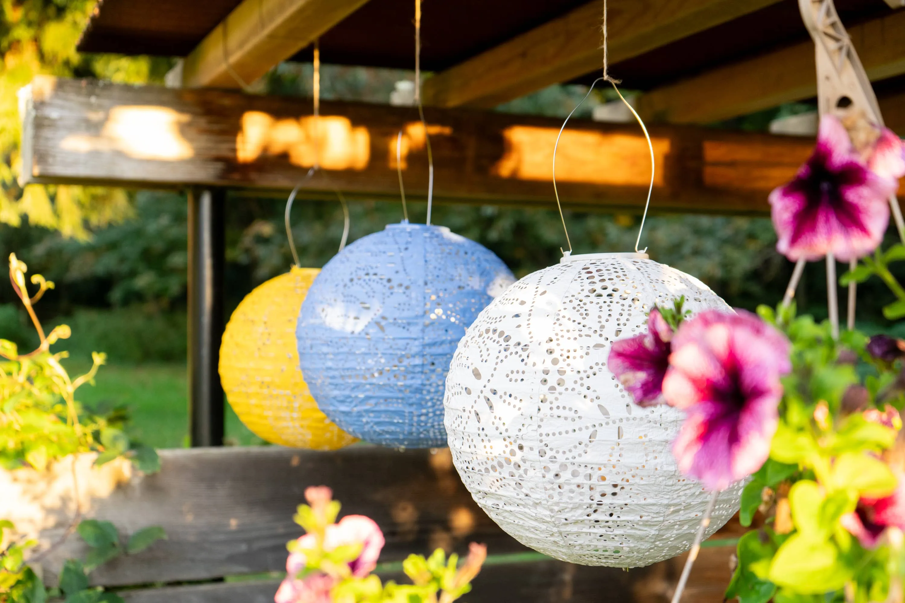 *NEW* Stella Monstera 12" Globe Solar Lantern - Marigold