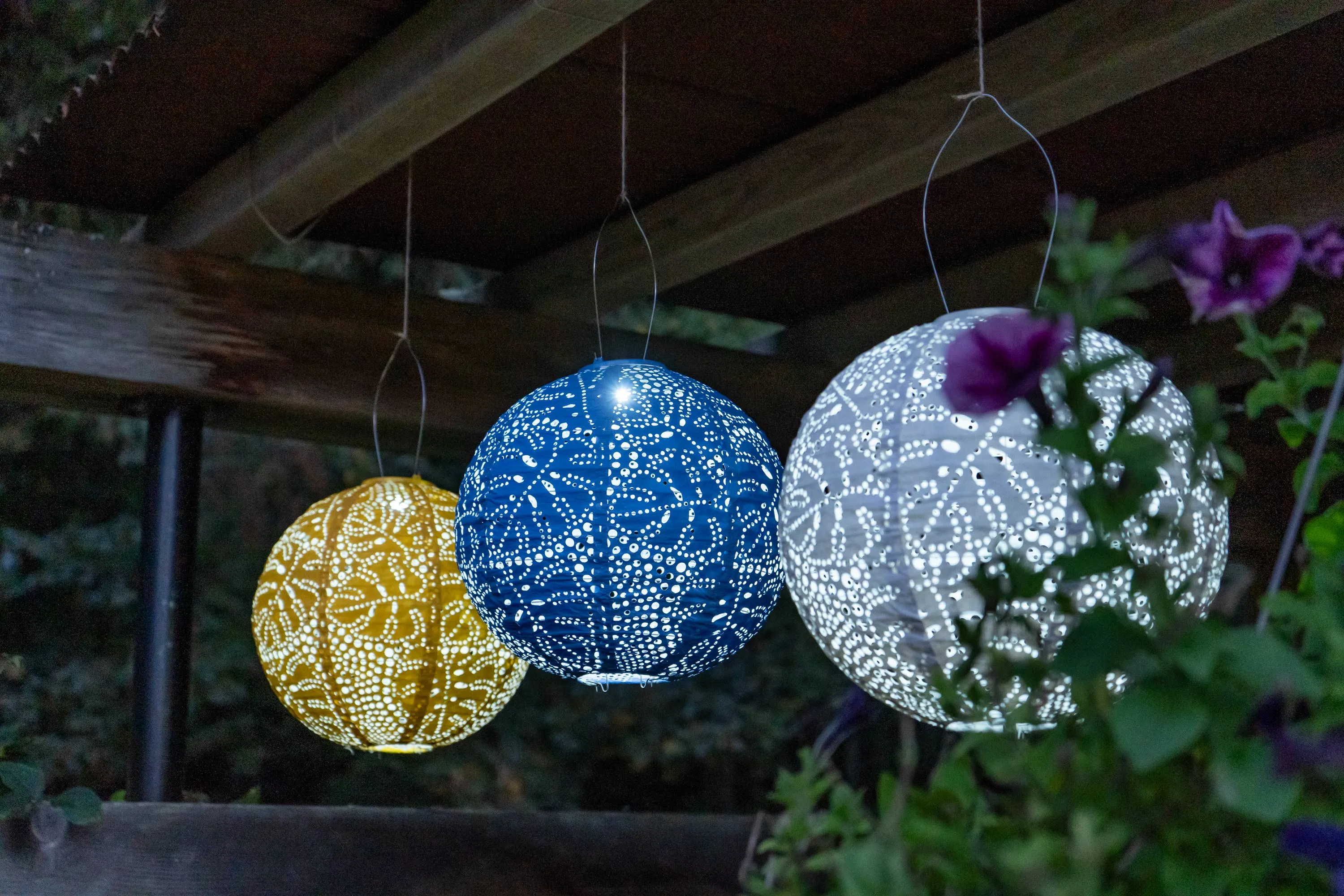 *NEW* Stella Monstera 12" Globe Solar Lantern - Marigold