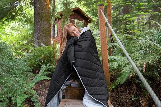 Oceas Outdoor Waterproof Stadium Blanket - Thicker Weather Proof and Windproof Blankets for Camping, Sporting Events, Picnic and Car Use - 100% Waterproof Insulated Blanket and Throws (Puffy, Black)